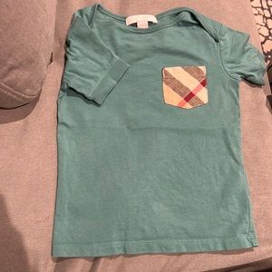 Burberry 2T. Green shirt with Burberry print pocket